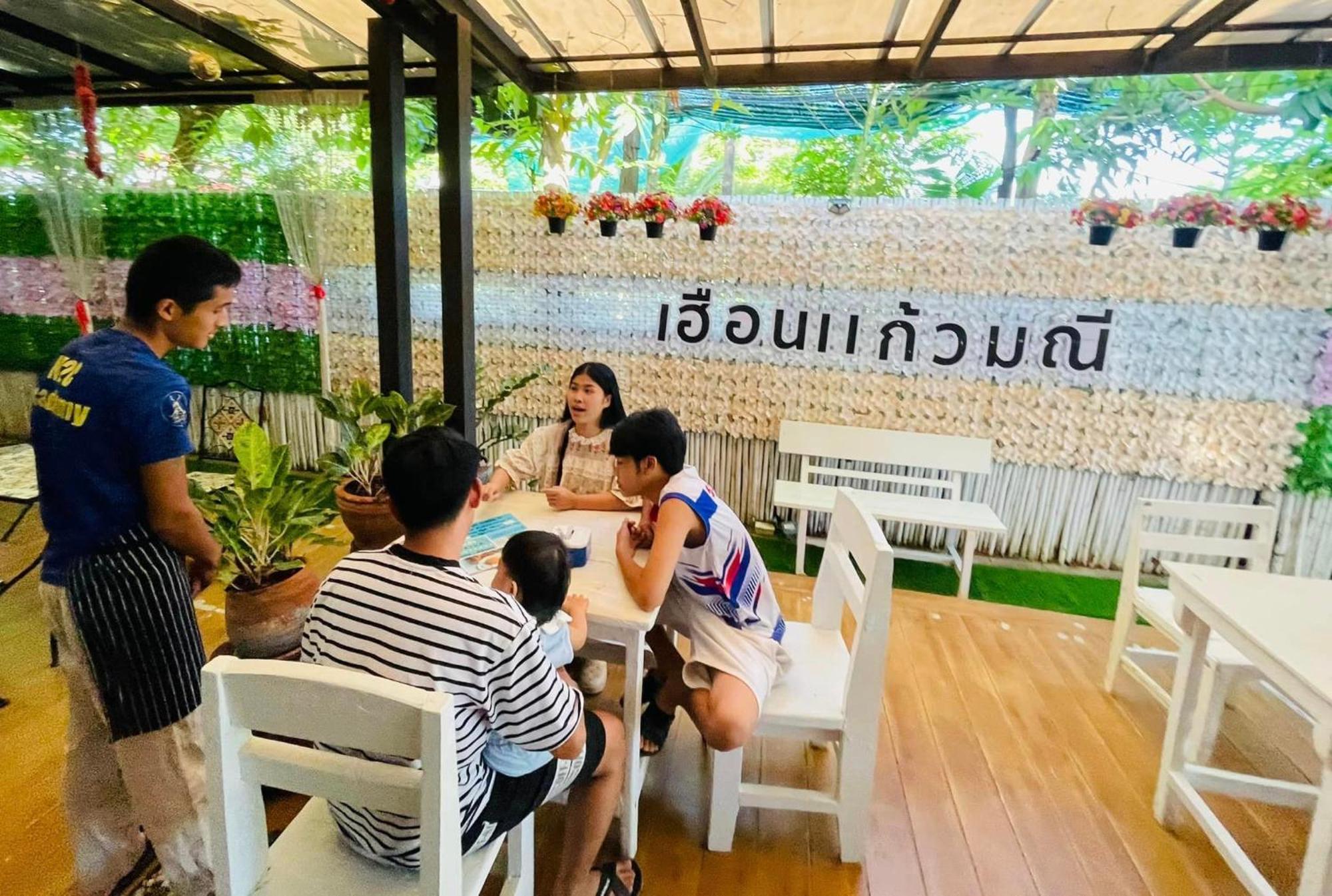 I Am Cottage เฮือนแก้วมณี Nakhon Pathom Esterno foto